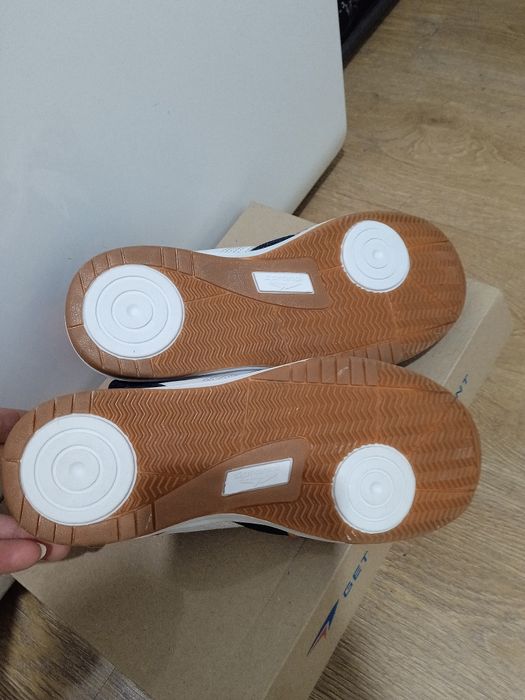 Nowe buty sportowe Sprandi r.33