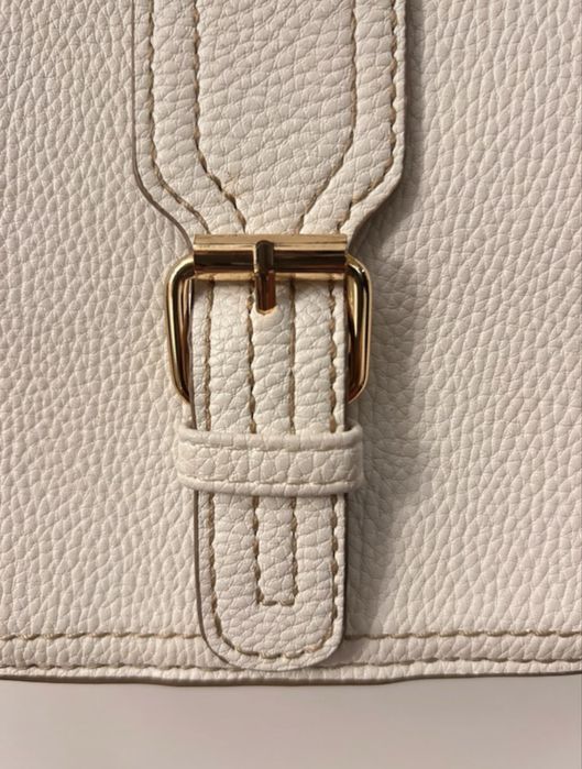 Carteira branca stradivarius