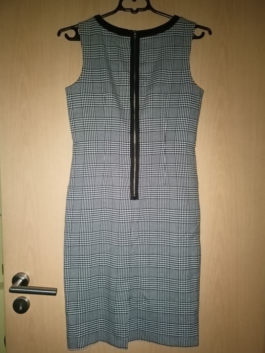 Czarno biała sukienka w pepitkę Papaya r. 38