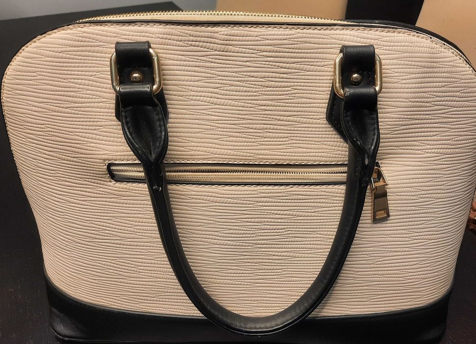 Carteira de senhora nova