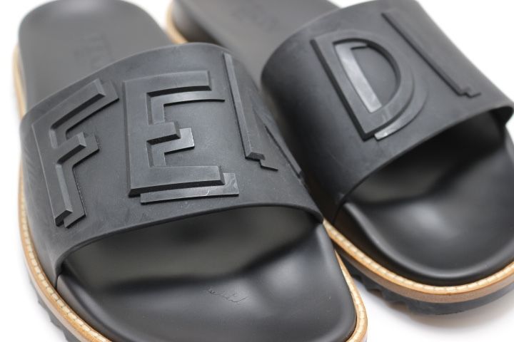 Шльопанці  FENDI