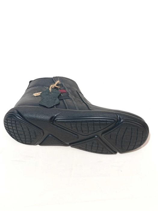 Bota Senhora Pele Preto - Vários tamanhos - Novos