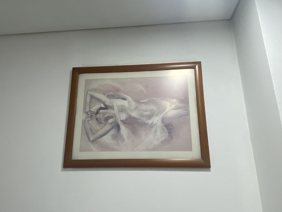 Quadro em muldura de madeira