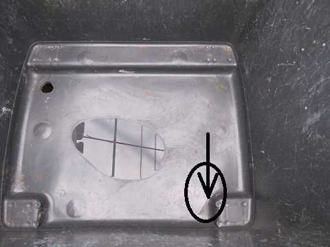 Uszkodzone pojemniki na odpady 1100l niemieckie kosze na śmieci