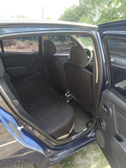 Dacia Sandero 2011 року