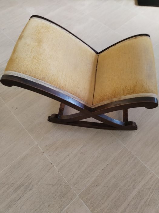 Pousa pés de decoração em bom estado e bonito