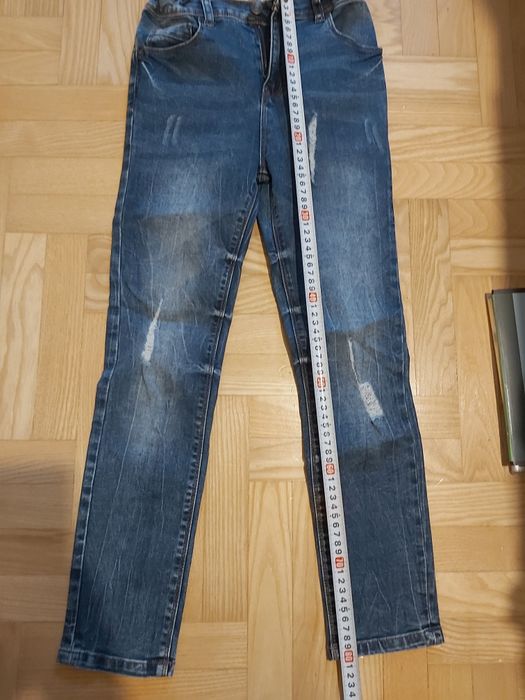 Jeansy z przetarciami rozm. 146