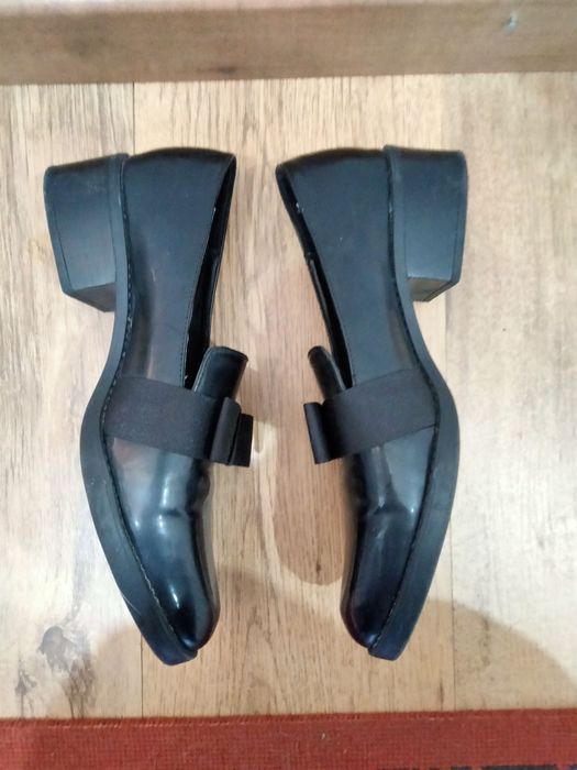 Sapatos Zara de cor preta