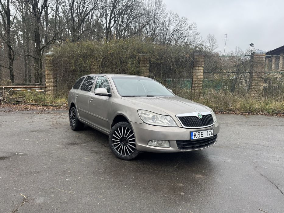 Шкода Октавію а5 рестайлинг 
2009
1.9 дизель
Техніка мотор кузов в хорошому стані 
Нічого робити не потрібно 
Завів та й поїхав 
В Мороз заводиться з пів оберту 

Євро бляха)
