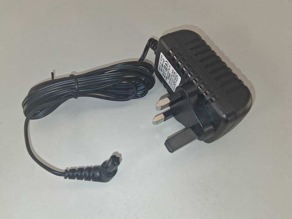 N038 Zasilacz Sieciowy UK 15V 150mA AC/DC Adapter