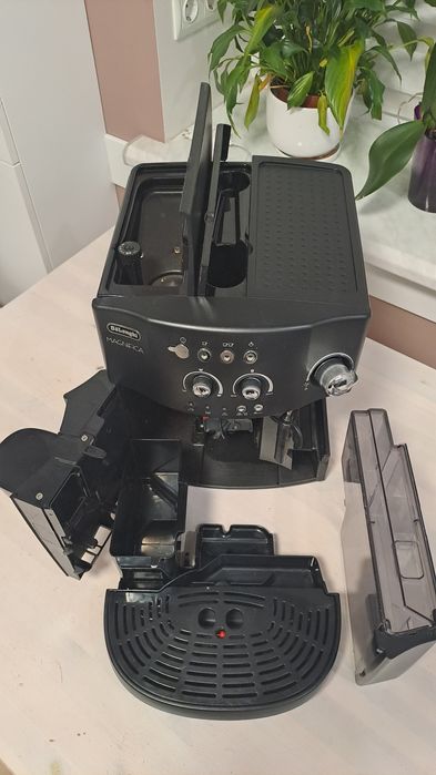 Кавомашина(кавоварка)Delonghi Magnifica