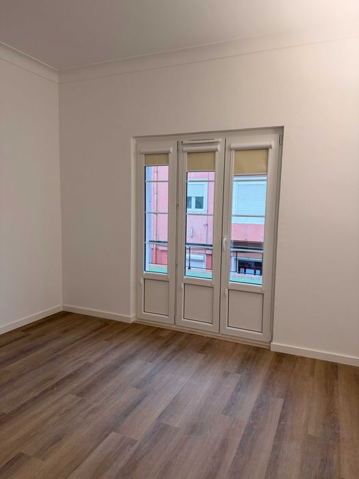 T1 remodelado com terraço Cova da Piedade