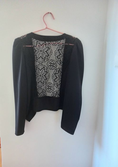 Blazer renda e apliques dourados
