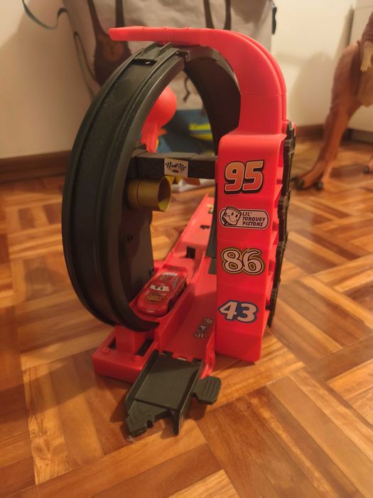 Brinquedos e material diverso