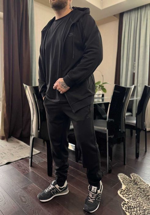 Спортивний чоловічий костюм Nike