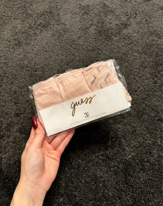 Zestaw stringów GUESS 3-pack, różowe, nowy - rozmiar XS