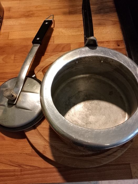 Zabytkowe odrestaurowane łóżko debowe