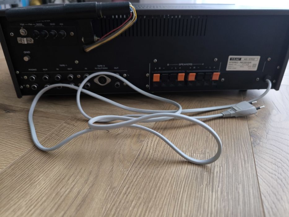 Teac AG-5700 „Złote Lata Audio”
Jest przemyślaną,
