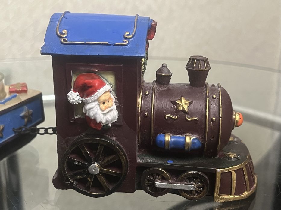 Новогодний поезд с подсвечниками