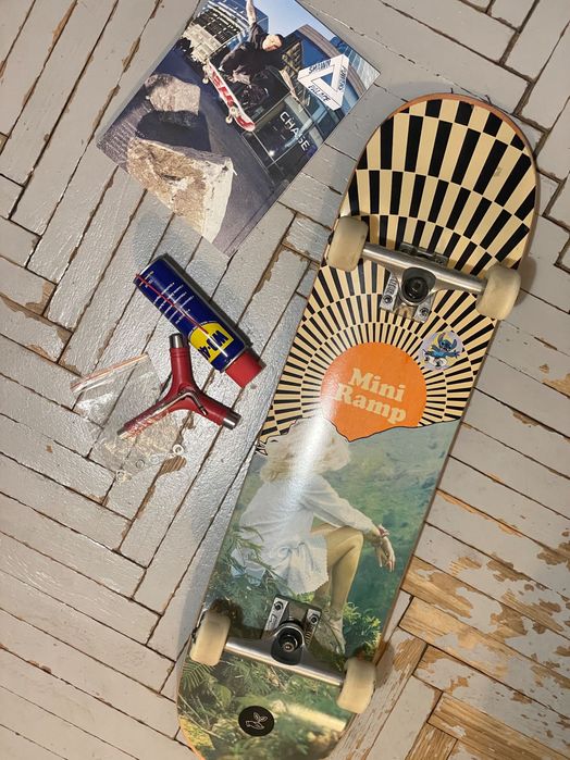 Deskorolka Skateboard Thunder spitfire reds Bones