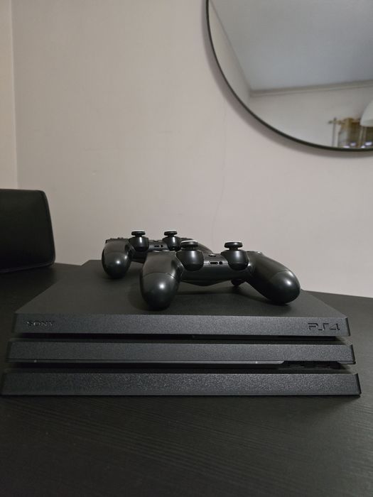 Playstation 4 Pro 1tb, 2 comando e 2 jogos