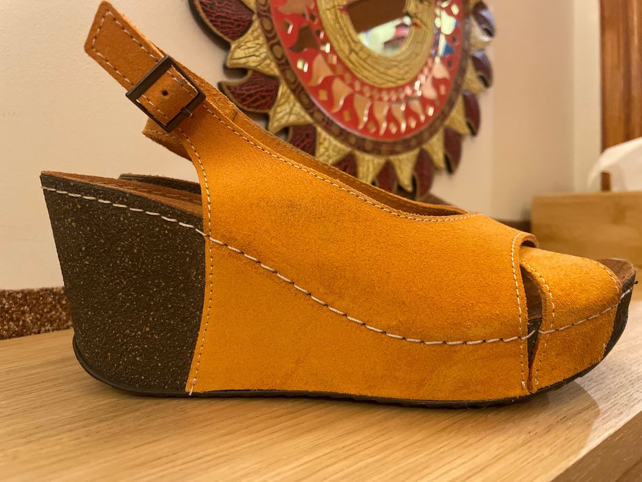 Rewelacyjne sandały na koturnie, r. 40