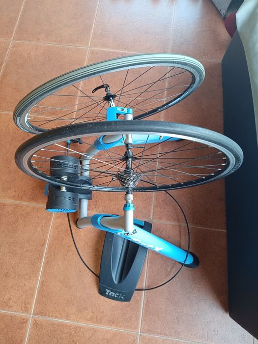 Bicicleta carbono top  + conjunto de rodas