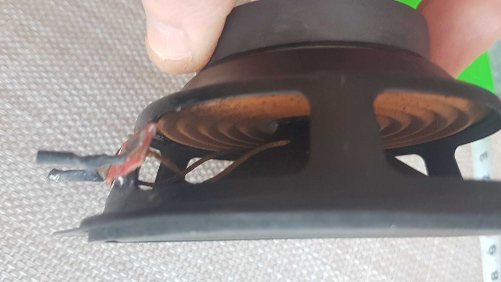 głośnik Moc: 30 w. 6 om.