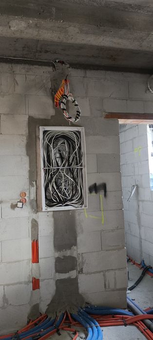 Instalacje elektryczne, Elektryk