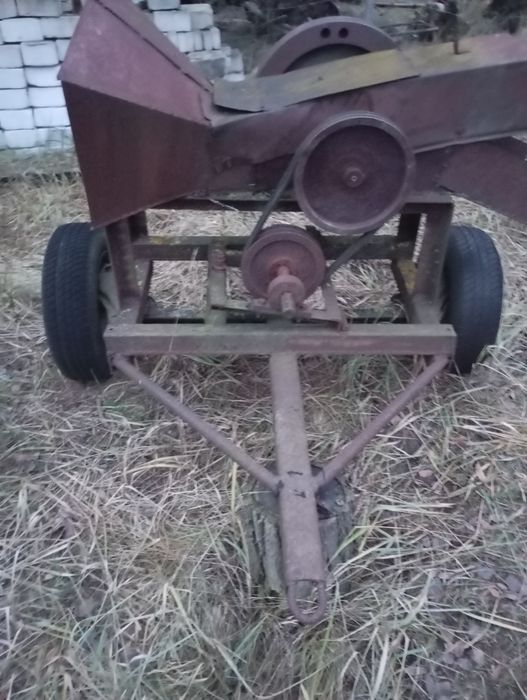 Rębak do gałęzi oraz przyczepka