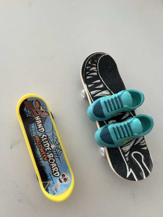 Skates de dedo.
