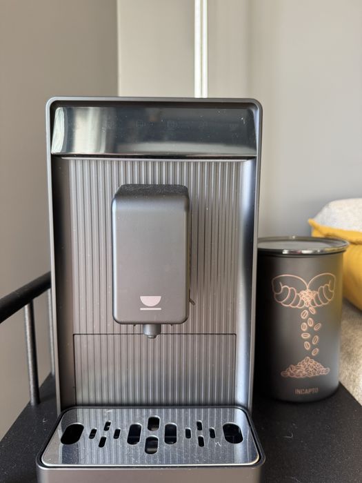 Máquina de Café Incapto Áurea Milk — Automática com Moedor e Sistema de Leite