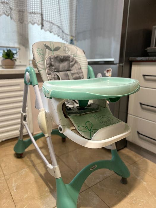 Столик для годування