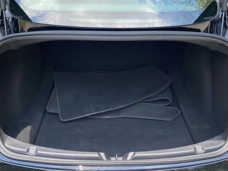 Tesla Model 3      2020