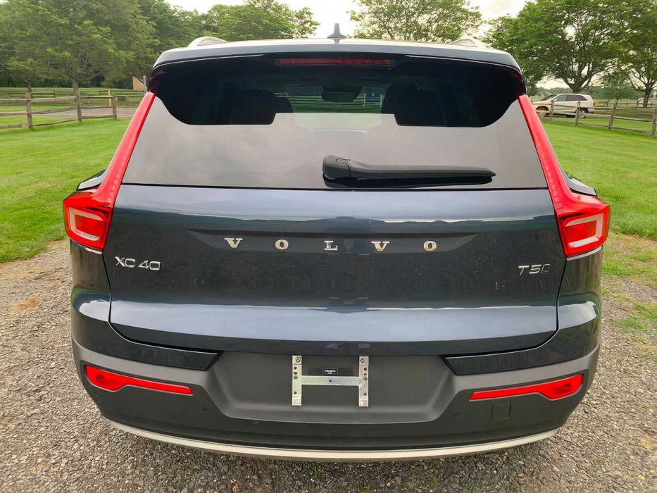 Volvo XC40      2022