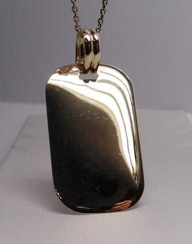 Złota zawieszka nieśmiertelnik 2,05 x 3,6 cm.