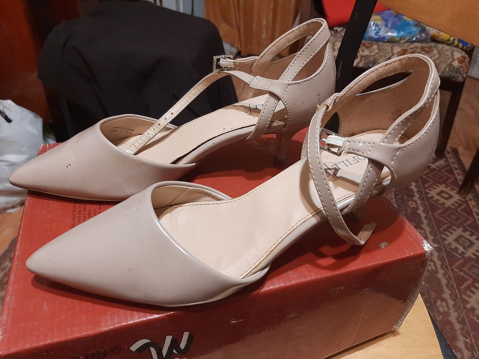 Продам босоножки