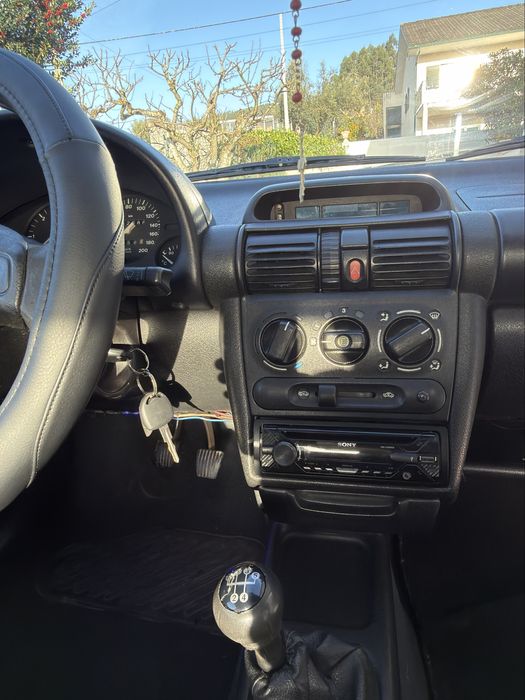 Opel Corsa B Sport (1998)- Motor Isuzu