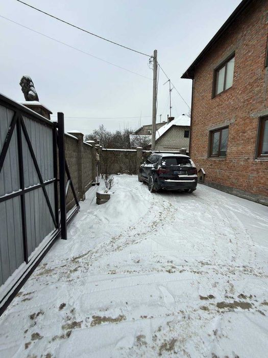 Продаж частини будинку з окремим входом та заїздом вул Шевченка, Львів