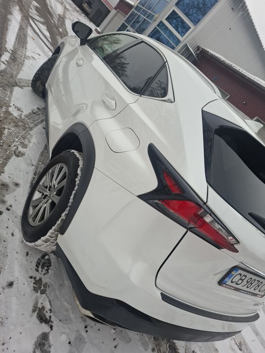 Автомобіль Lexus NT 200T