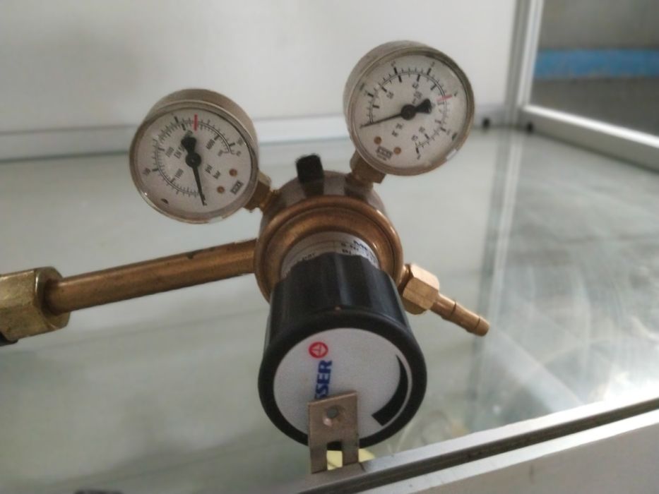 Кисень, Аргон, Азот, Вуглекислота,та газові суміші в балонах.