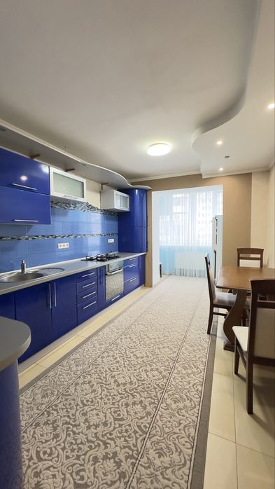 Продаж 3к . Виставка.  ( рауш) . 86000у.о