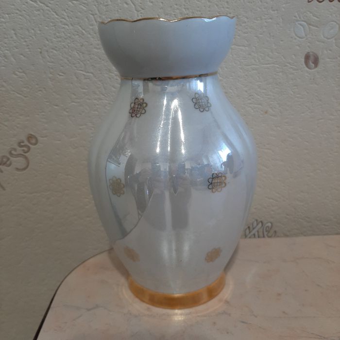 Ваза фарфоровая времён СССР, h 15 см