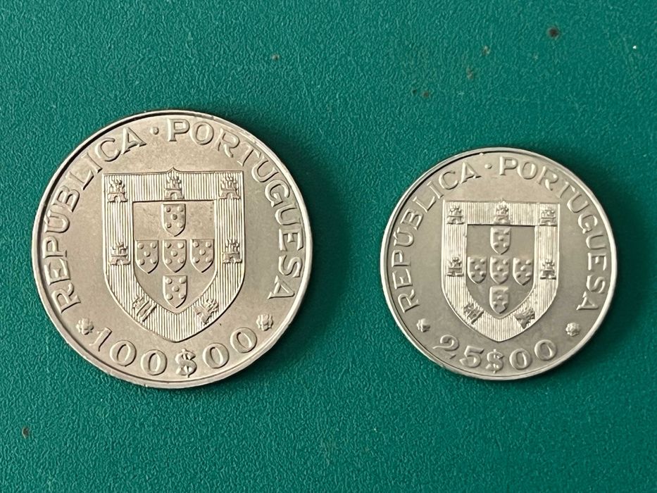 Moeda de 100 escudos e 25 escudos 1981 2 un