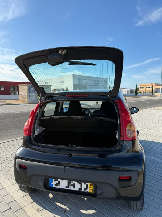 Carro Pegeout 107