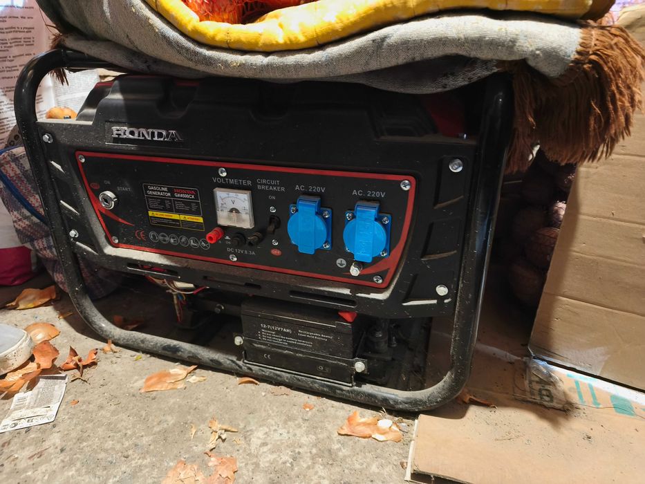 Бензиновий генератор HONDA
