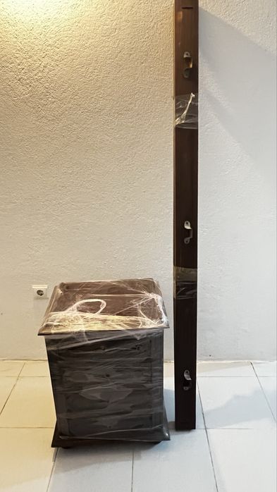 Cama de casal com 2 mesas de cabeceira