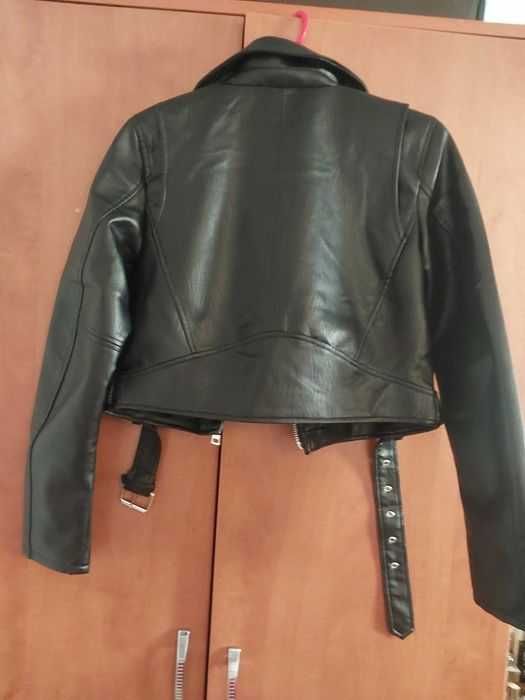 Sprzedam nową kurtkę dla dziewczyny.