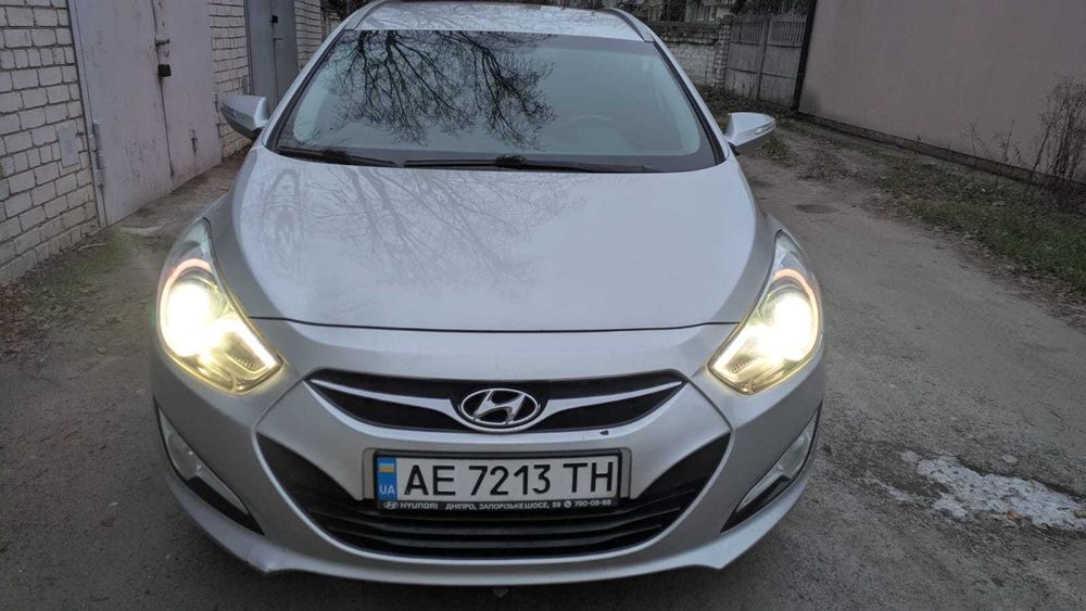 Продам симейний автомобыль