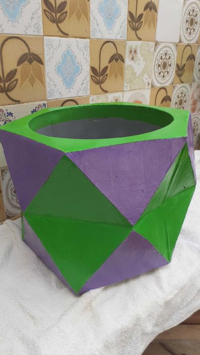 Artigos únicos em cimento e triciclo em cimento e triciclos de madeira